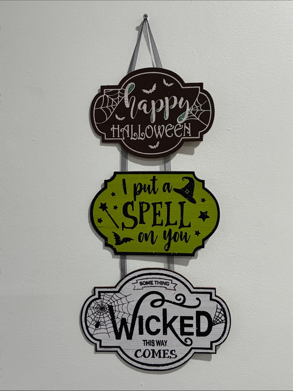 NWT- Happy Halloween, I put a spell on you, Something Wicked This Way Comes-Sign